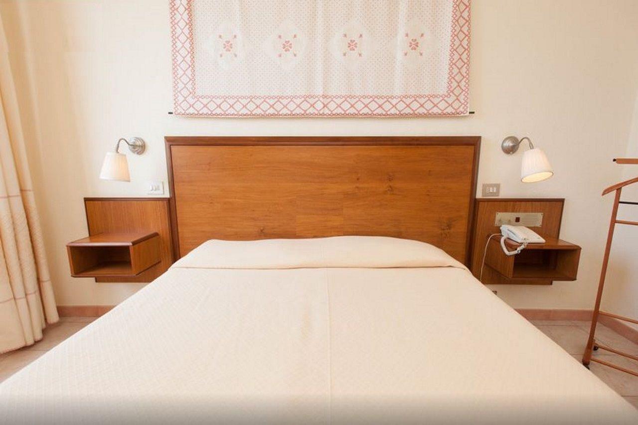 Hotel Califfo Quartu SantʼElena Zewnętrze zdjęcie