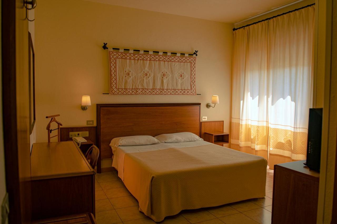 Hotel Califfo Quartu SantʼElena Zewnętrze zdjęcie